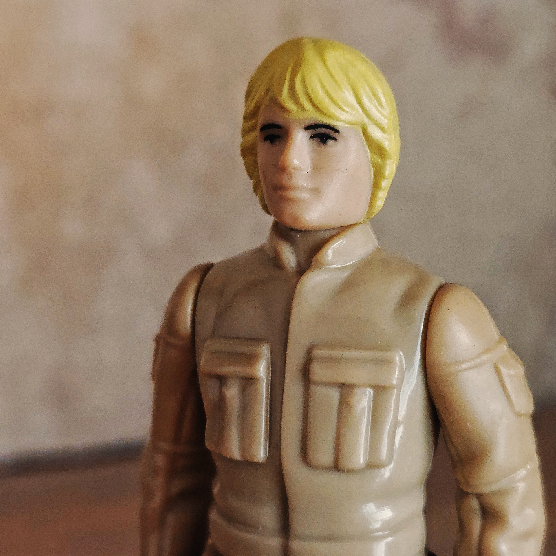Close up of the vintage Star Wars Luke Skywalker (Bespin) Retro Collection action figure